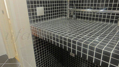 Столешница из мозаики в ванной