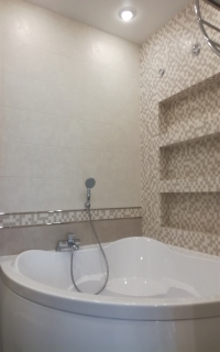 Мозаика на стене в ванной